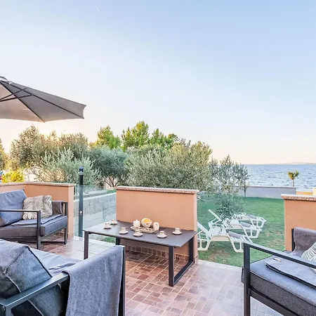 Victoria By Interhome זאטון