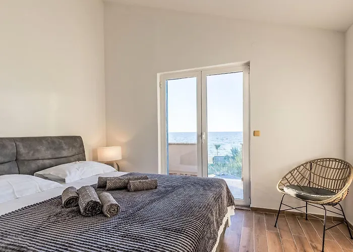 Victoria By Interhome *