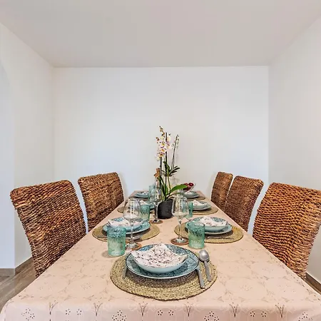 Victoria By Interhome *