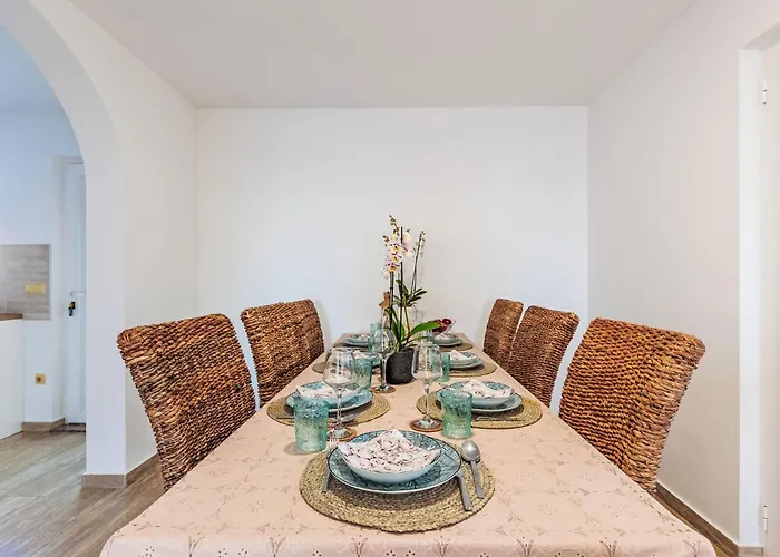 Victoria By Interhome *